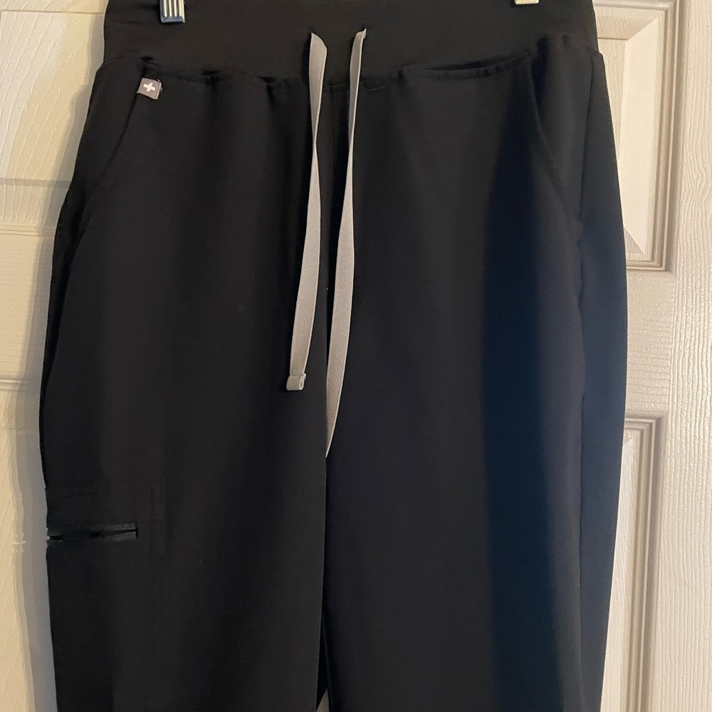 FIGS Zamora jogger scrub pants, black, high waisted, small